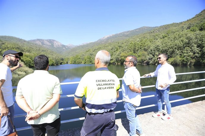 El presidente de la Diputación de Cáceres, Migue Ángel Morales, visita Villanueva de la Vera