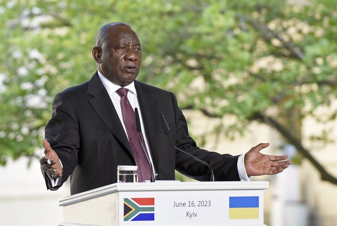 Archivo - December 22, 2022, Kyiv, Ukraine: President of South Africa Cyril Ramaphosa speaks during a joint meeting of President of Ukraine Volodymyr Zelenskyy with media representatives, Kyiv, capital of Ukraine.