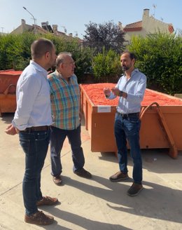 Sanlúcar bate su récord al usar 67.000 kilos de sal para las alfombras en honor a la Virgen de la Caridad