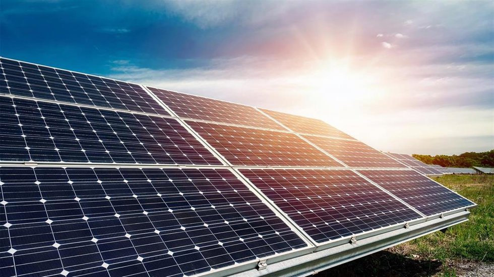 Archivo - Placas solares.