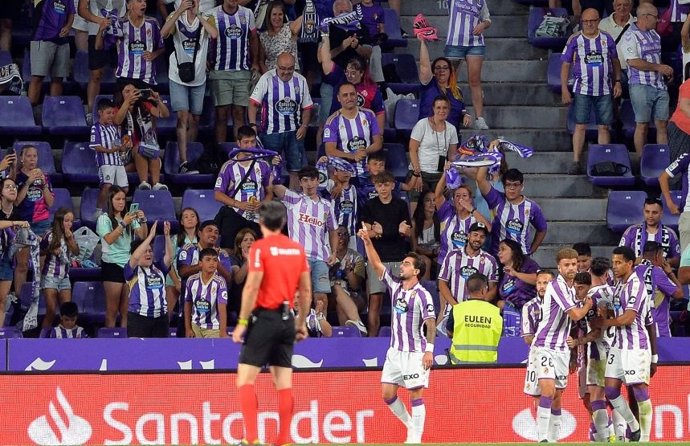 Iván Sánchez celebra un gol del Real Valladolid.