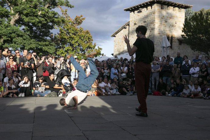 Espectáculo de danza en el Caballo Blanco de Pamplona.