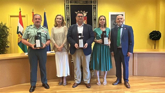 Beatriz Domínguez, Pablo Salas y el pueblo de Torrecilla en Cameros, nuevos socios de honor de 'Vida por Vida'