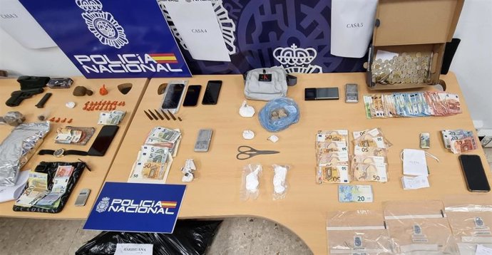 Efectos incautados al desarticular un punto de venta de droga