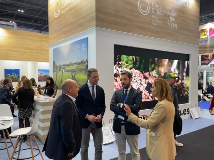 El Consejero Marcos Ortuño, Y El Director General Del Itrem, Juan Francisco Martínez, En La Última Edición De La World Travel Market London Celebrada En Noviembre Pasado.