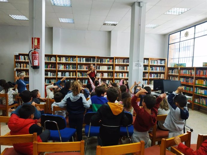 La Red Municipal de Bibliotecas de Huelva mejora su servicio durante el verano.