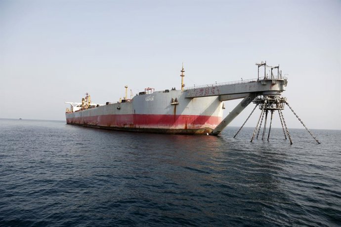 HODEIDAH, July 16, 2023  -- The FSO Safer, a super oil tanker that has been left unattended for years, is seen at Ras Issa Port in Hodeidah Province, Yemen, on July 15, 2023. A vessel chartered by the United Nations set sail from Djibouti on Saturday to