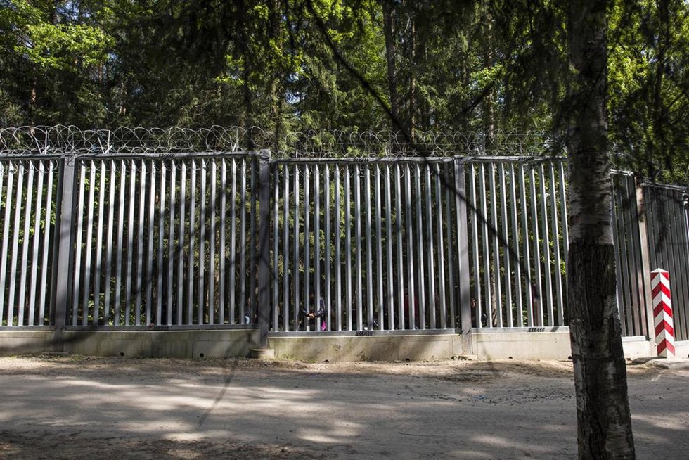 Archivo - Migrantes en la frontera entre Polonia y Bielorrusia
