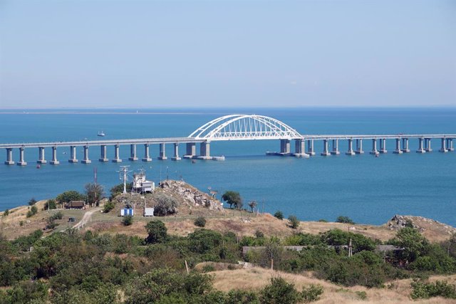 Archivo - FILED - 26 July 2019, Russia, Kerch: A view of the Crimean bridge between Kerch on the Crimean peninsula and the Russian heartland. Despite the war with Ukraine and the tense security situation, Russian holidaymakers are still being drawn in lar
