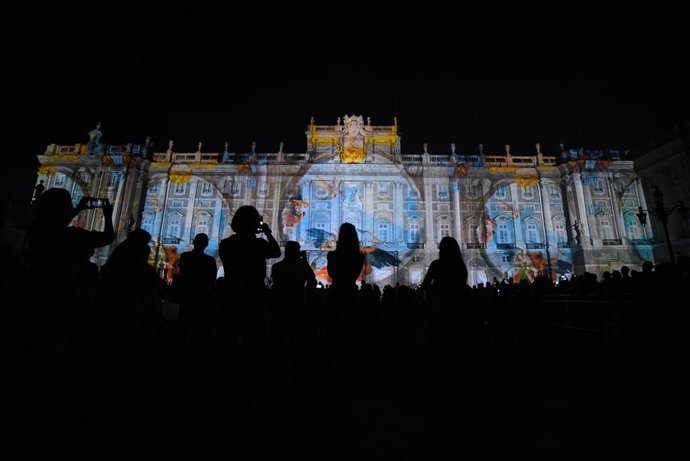 'Videomapping' en la fachada del Palacio Real de Madrid por la inauguración de la Galería de las Colecciones Reales, a 26 de julio de 2022, en Madrid (España)