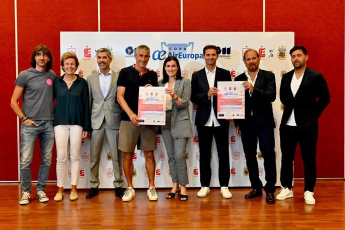 Archivo - Presentación del partido de veteranos de España y Argentina.