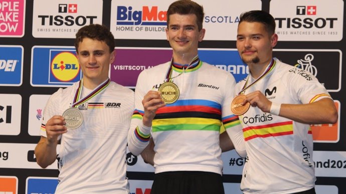 Emilio Arellano es penja el bronze en la final de ciclisme artístic del Mundial