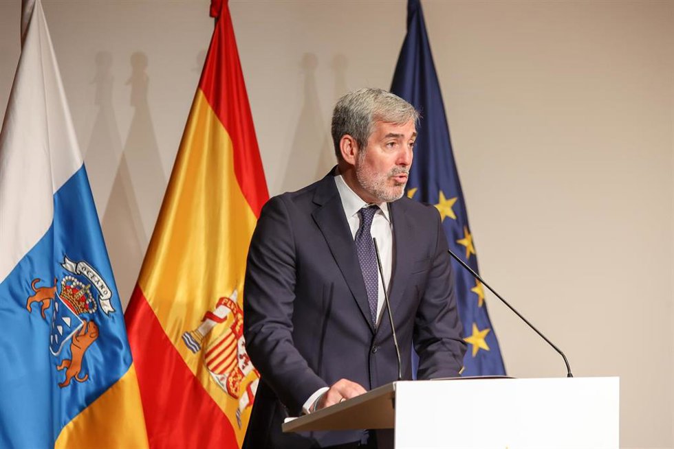 El nuevo presidente del Gobierno de Canarias, Fernando Clavijo, interviene durante la toma de posesión de su nuevo cargo, en el Auditorio Alfredo Kraus, a 14 de julio de 2023, en Las Palmas, Gran Canaria, Canarias