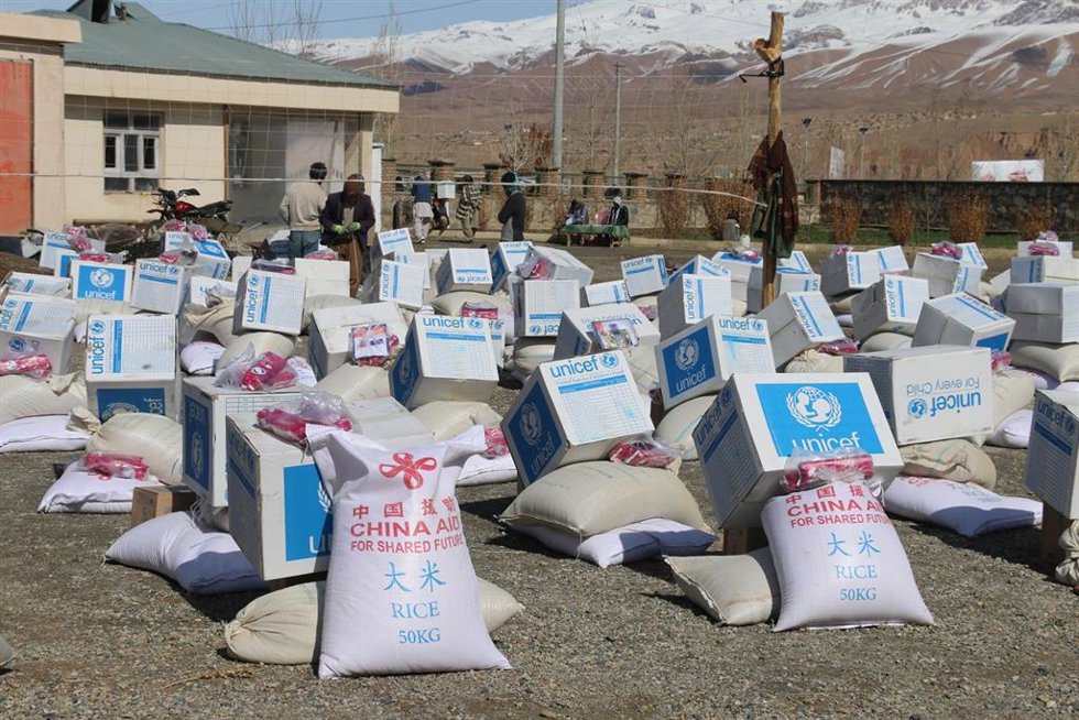 Archivo - Reparto de ayuda en la provincia afgana de Bamyan