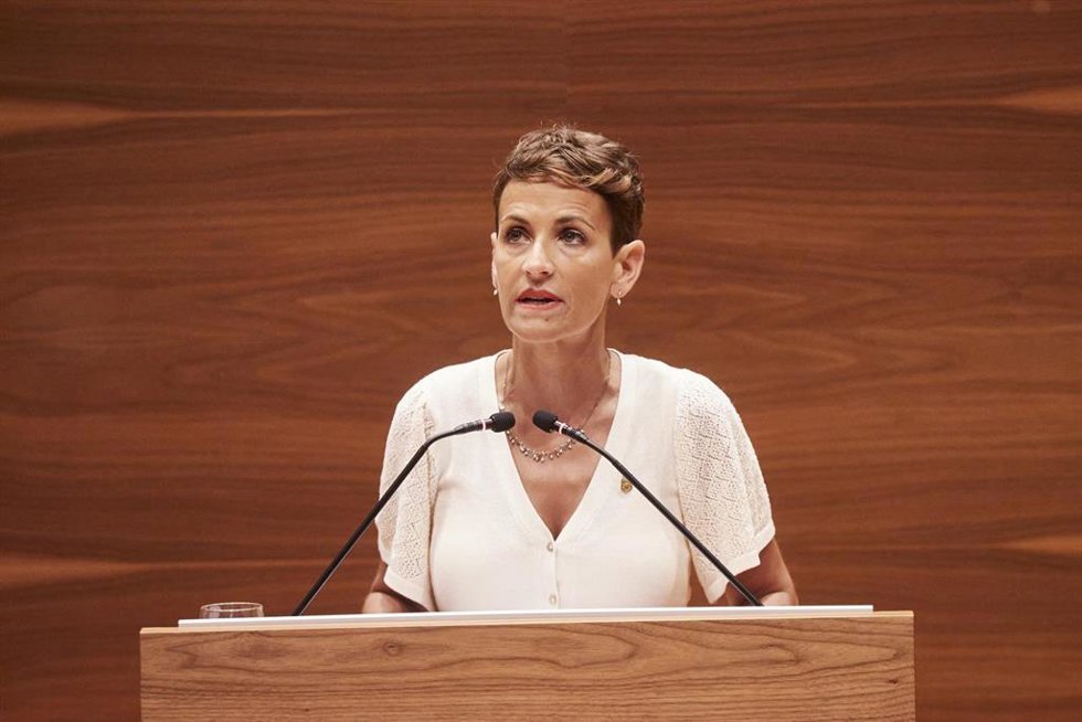 La candidata del PSN a la Presidencia del Gobierno de Navarra, María Chivite, en el debate de su investidura en el pleno del Parlamento de Navarra.