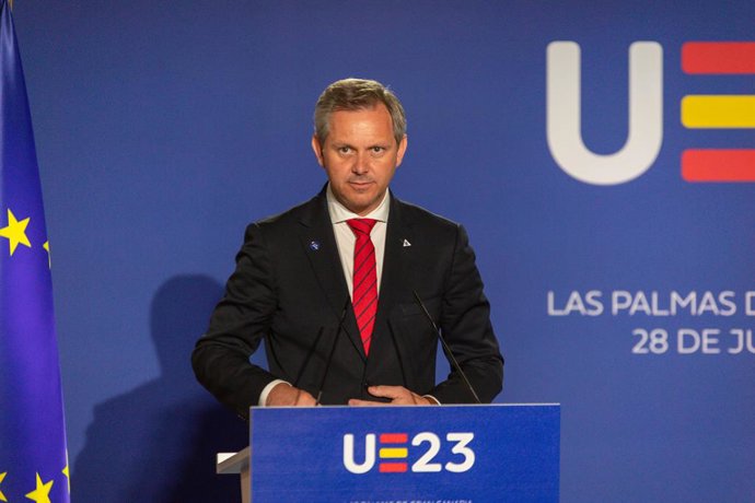 El ministro de Sanidad, José Miñones, durante una rueda de prensa tras la Reunión Informal de los ministros de Sanidad de la UE, en el auditorio Alfredo Kraus, a 28 de julio de 2023, en Las Palmas de Gran Canaria, Gran Canaria, Islas Canarias (España). 
