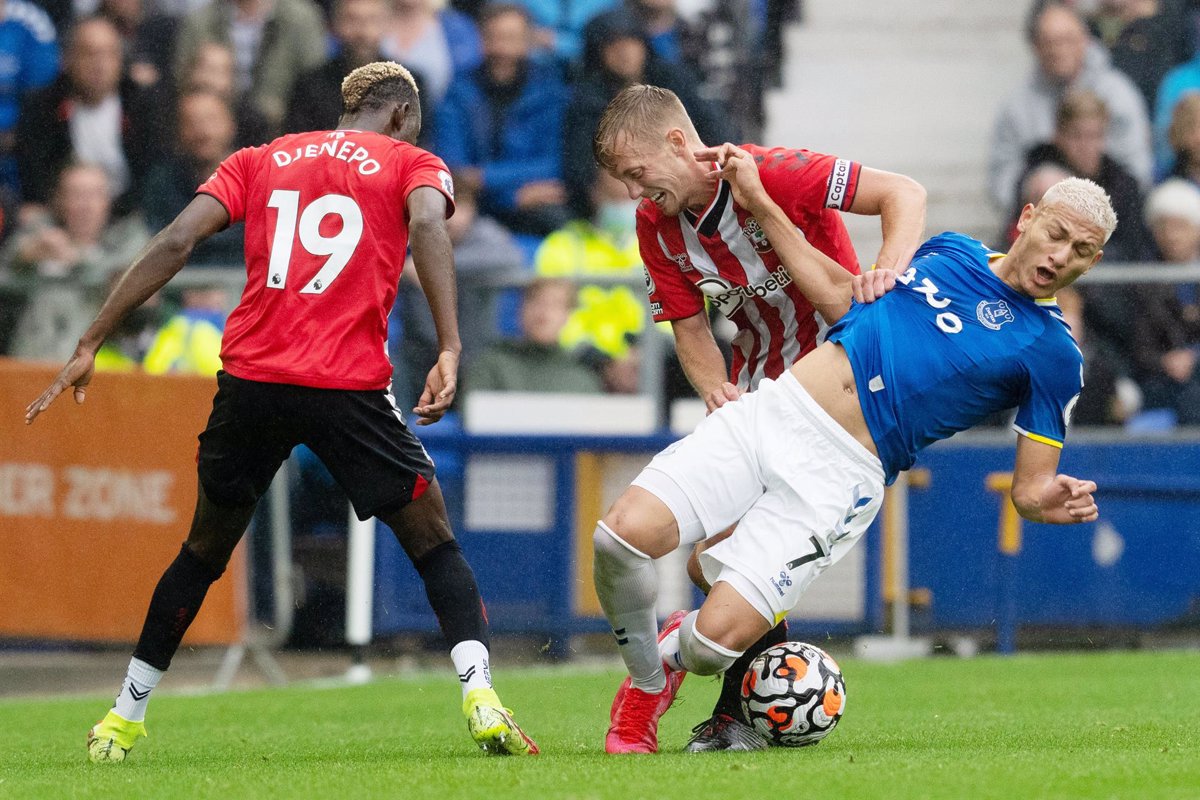 El inglés James WardProwse firma con el West Ham hasta 2027