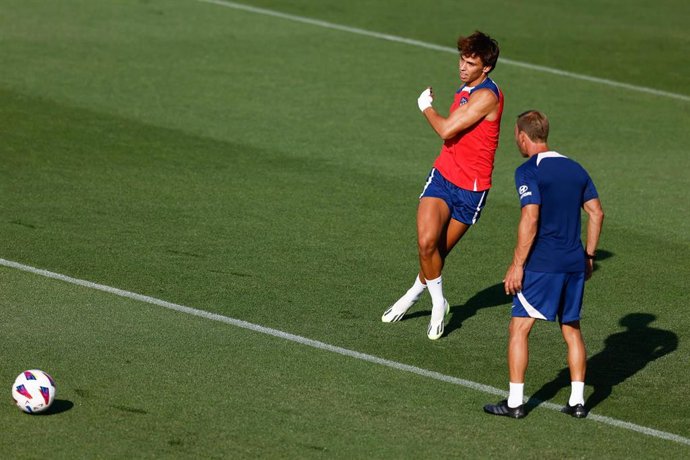 El delantero portugués Joao Félix, durante un entrenamiento con el Atlético de Madrid en pretemporada. 
