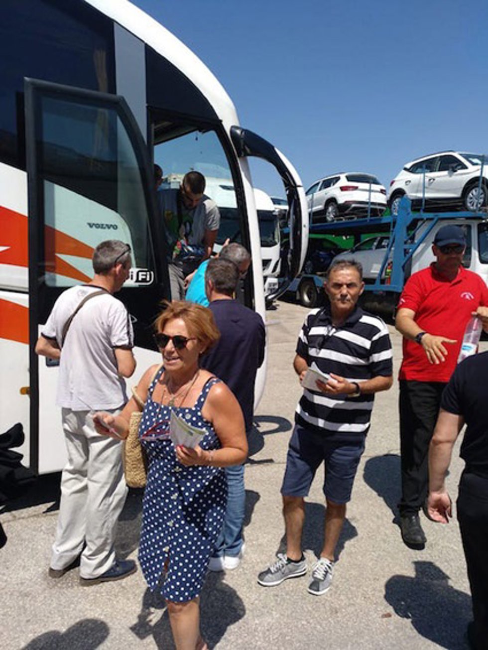 Archivo - Autobuses para la vendimia francesa/Archivo