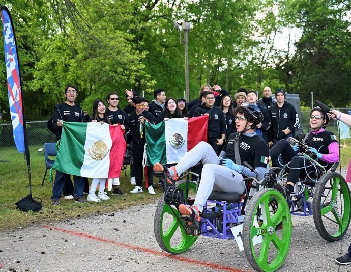 Estudiantes del Tecnológico de Monterrey, Cuernavaca, México, animan a sus compañeros durante la competencia 2023. La NASA está aceptando propuestas para la temporada 2024 hasta el 21 de septiembre de 2023.