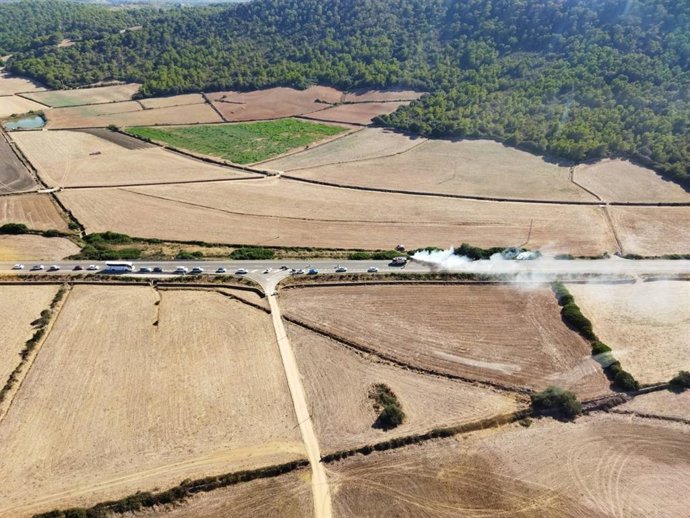 Bomberos de Menorca e Ibanat actúan en un incendio agrícola cerca de la Me-1