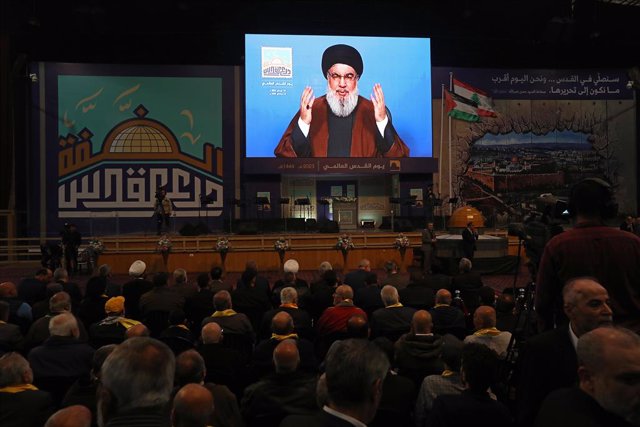 Archivo - BEIRUT, April 15, 2023  -- A screen shows Lebanon's Hezbollah leader Sayyed Hassan Nasrallah delivering a speech in a ceremony on Quds Day in suburban Beirut, Lebanon, April 14, 2023. Nasrallah on Friday noted the exchange of fire on April 6 bet