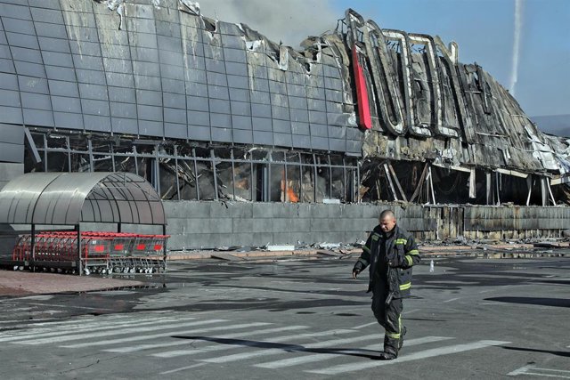 Un hipermercado destruido tras los bombardeos rusos sobre la ciudad ucraniana de Odesa