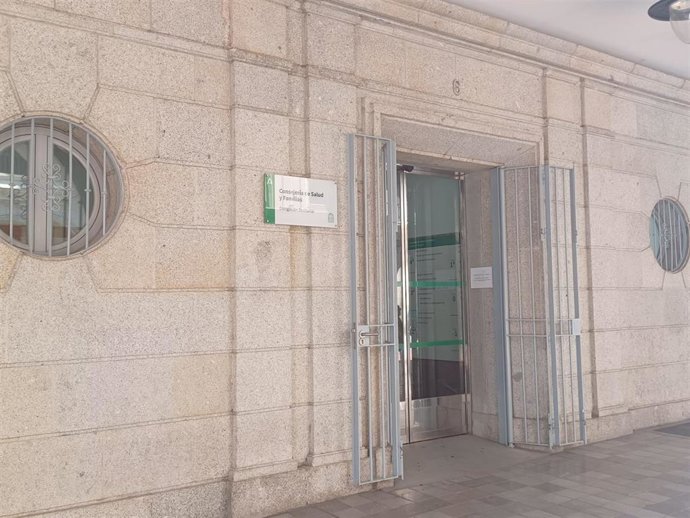 Archivo - Fachada de la Delegación de Salud en Huelva.