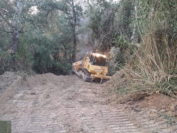 Imagen de la maquinaria empleada en el incendio de Almodóvar del Río (Córdoba).