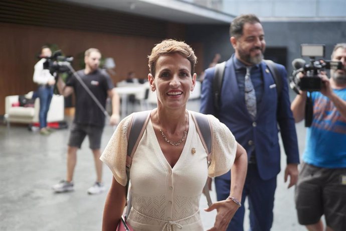 La candidata del PSN a la Presidencia del Gobierno de Navarra, María Chivite, en el Parlamento donde se vota su investidura, a 14 de agosto de 2023, en Pamplona, Navarra (España). 
