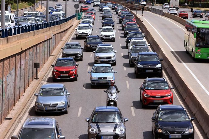 Archivo - Imagen de un atasco