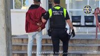 Detenido un varón tras robar una riñonera a un turista alemán en Sevilla capital