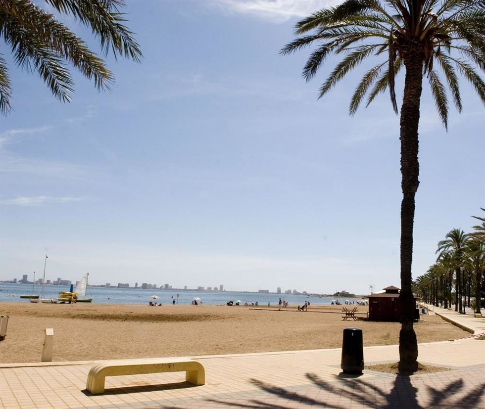 Archivo - Playa de Mar de Cristal