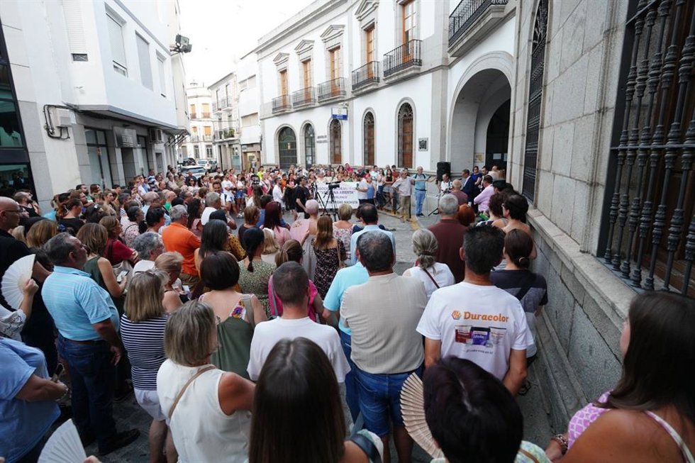 Concentración de repulsa por el último asesinato machista en Pozoblanco (Córdoba).