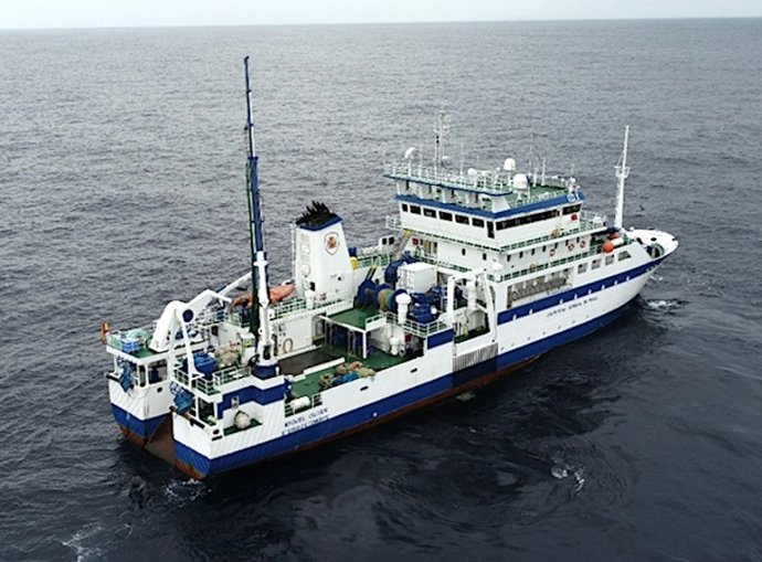 Buque oceanográfico español que investiga poblaciones pesqueras