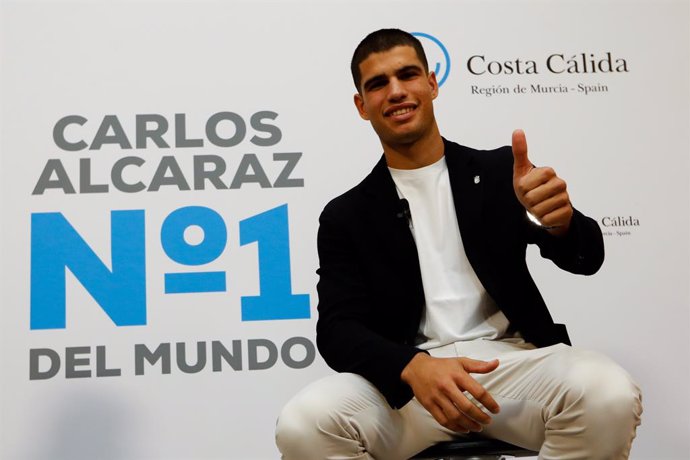 Archivo - El tenista Carlos Alcaraz en el Palacio de San Esteban de Murcia, a 23 de septiembre de 2022, en Murcia (España). El tenista Carlos Alcaraz, número 1 del mundo en la clasificación ATP y ganador del US OPEN ha hecho historia en el mundo del ten