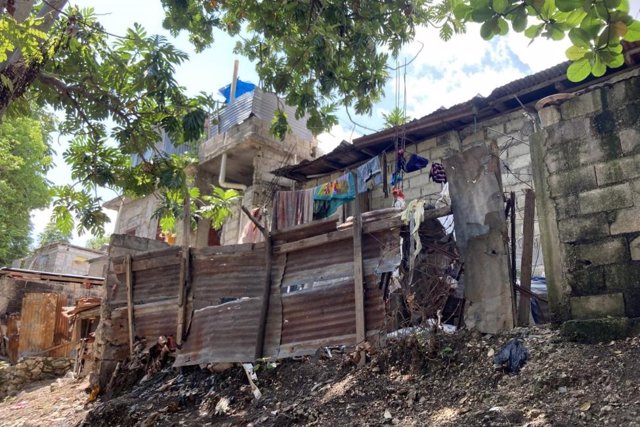 Campamento improvisado por desplazados internos en Haití