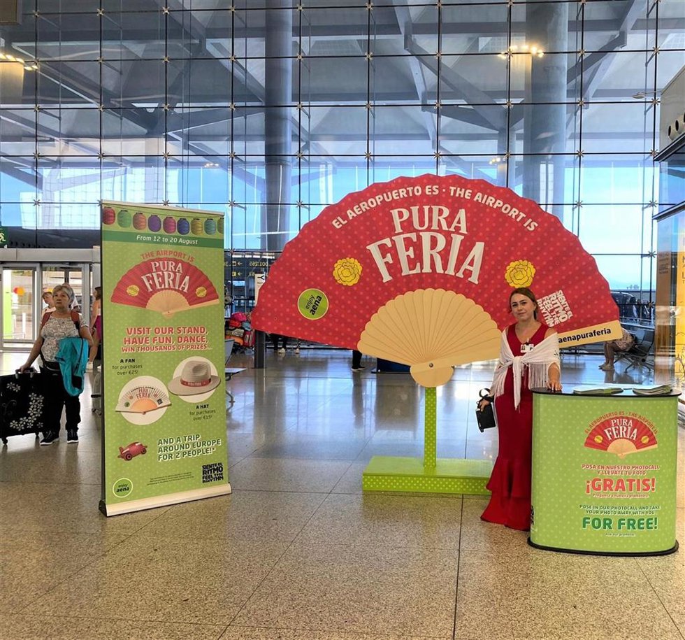 'Pura Feria' Es Una Campaña General De Comunicación, Animación, Ambientación Y Entretenimiento En Las Zonas Comerciales De La Infraestructura Malagueña, Que Desarrolla Aena Con La Participación De Las Tiendas Y Restaurantes Del Aeropuerto.