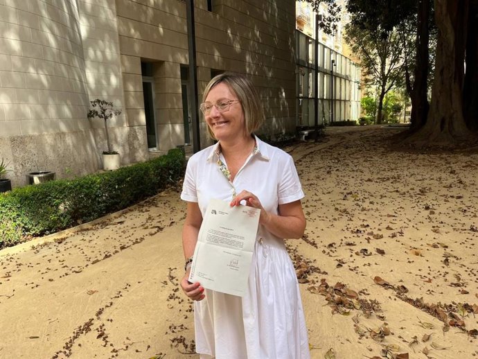 La portavoz adjunta del PSPV-PSOE en Les Corts, María José Salvador, registra la petición de comparecencia del conseller de Educación, Universidades y Empleo, José Antonio Rovira, en la Diputación Permanente de les Corts Valencianes