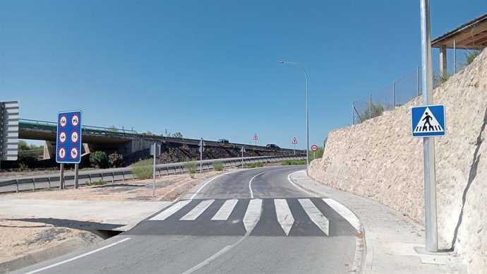 La Junta realiza obras de mejora de seguridad vial en una vía de servicio de la A-491 en El Puerto
