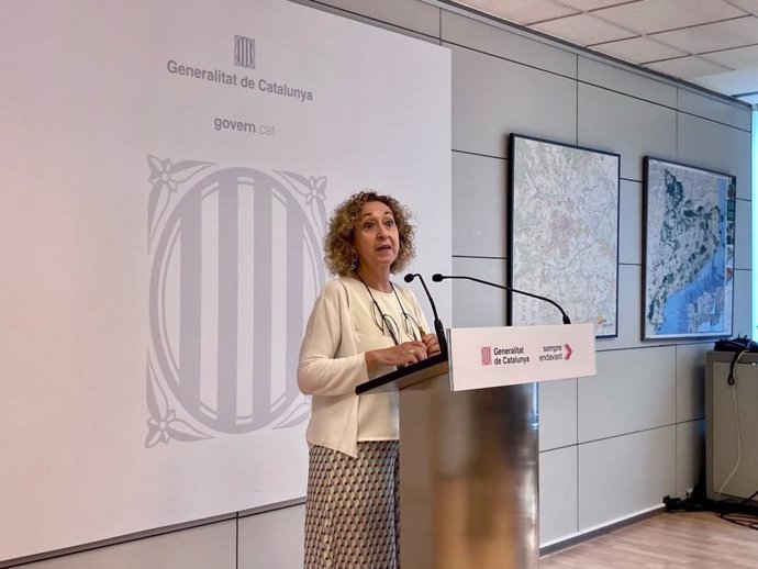 La consellera de Territori de la Generalitat, Ester Capella, en roda de premsa