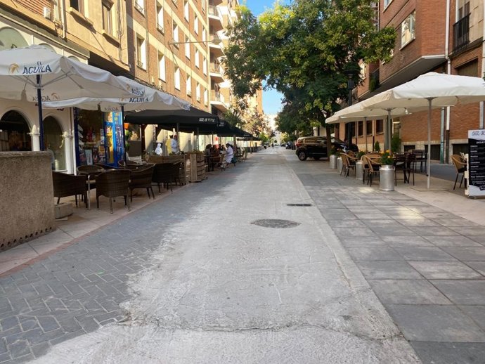 Paseo de las Cien Tiendas tras las últimas obras en el pavimento.