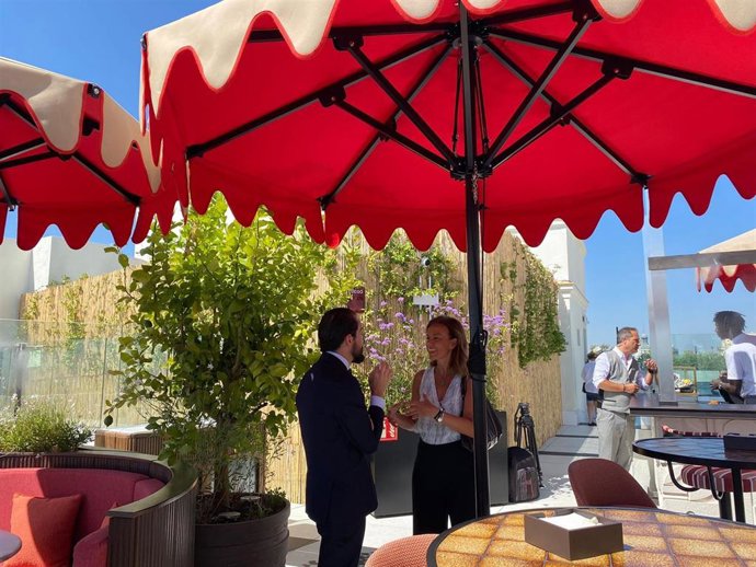 La delegada de Turismo, Almudena Maíllo, visita el nuevo Hotel Montera Madrid, de Curio Collection by Hilton