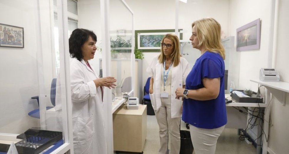 La vicealcaldesa de Madrid, Inmaculada Sanz, visita el Centro de Salud Internacional de Madrid, que vacuna ya a niveles de 2019 con aumento de viajeros a Tanzania y Kenia.