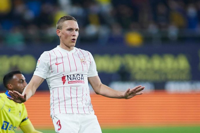 Archivo - El sueco Ludwig Augustinsson, con el Sevilla. 