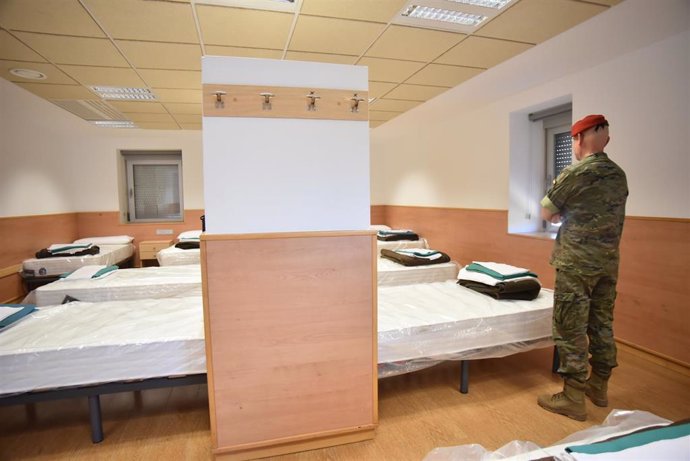 Zona de dormitorio de una de las camaretas compartidas por los estudiantes de la Academia General Militar de Zaragoza.
