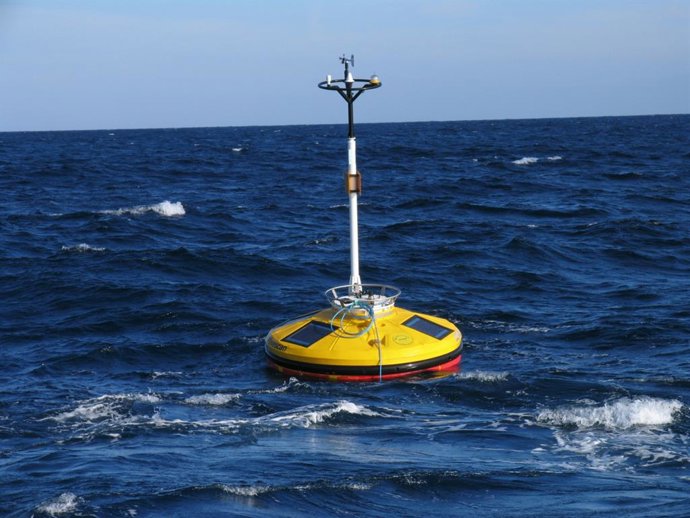 Archivo - Boya en el mar.