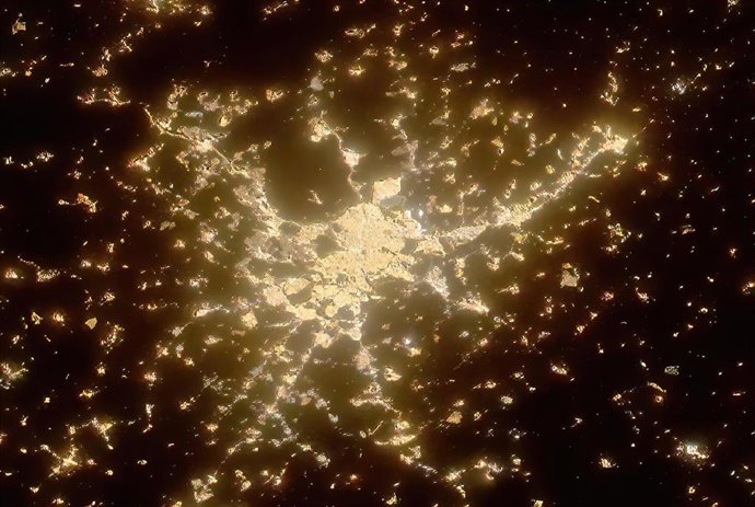 Archivo - Luz artificial nocturna