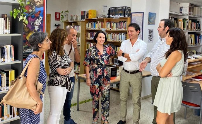 El delegado territorial de Empleo, Empresa y Trabajo Autónomo de la Junta en Cádiz, Daniel Sánchez Román, visita la Asociación Emplea, Desarrolla y Avanza (EDA) en La Barca (Cádiz)