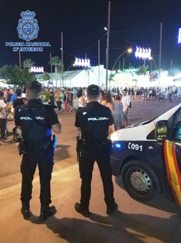 Archivo - Agentes de Policía Nacional en la Feria de Almería. 